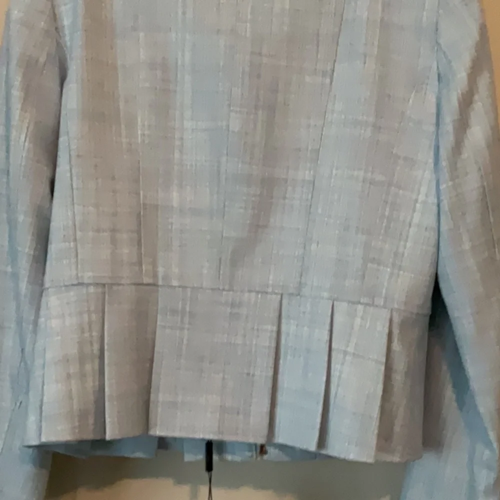 White House Black Market Light Gray Blazer - Picture 5 of 11